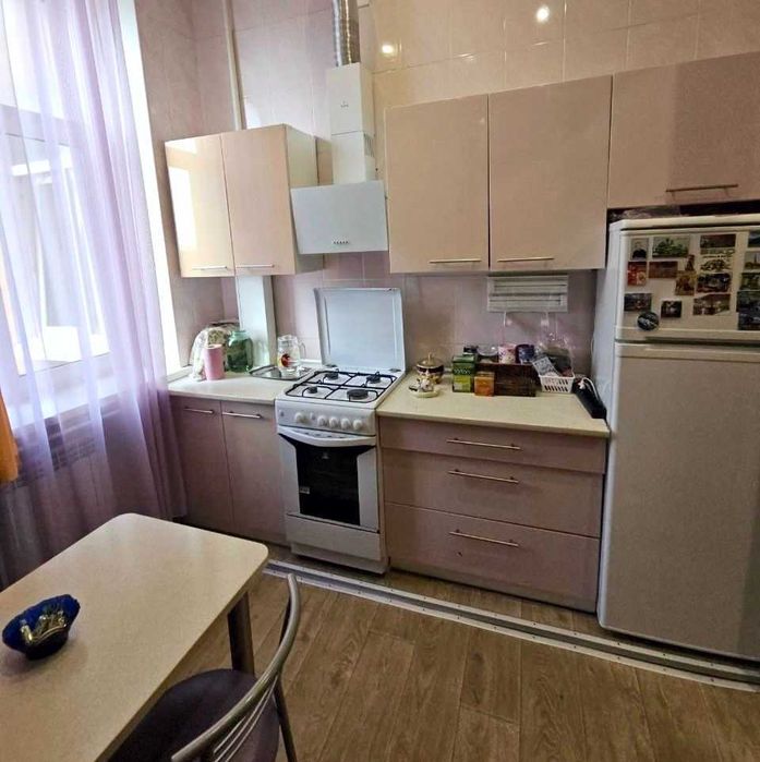 Продам 2-к квартиру (54м2), ремонтом + свое отопление / газ. котел
