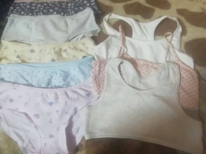 Подарую на дівчинку 7-8 - 9 років