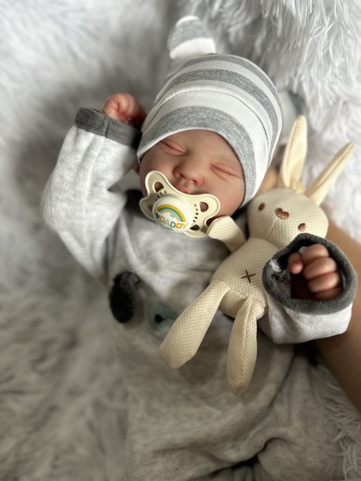 Bebé reborn feito à mão