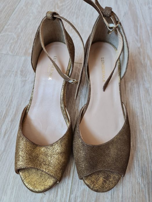 Босоніжки жіночі на танкетці