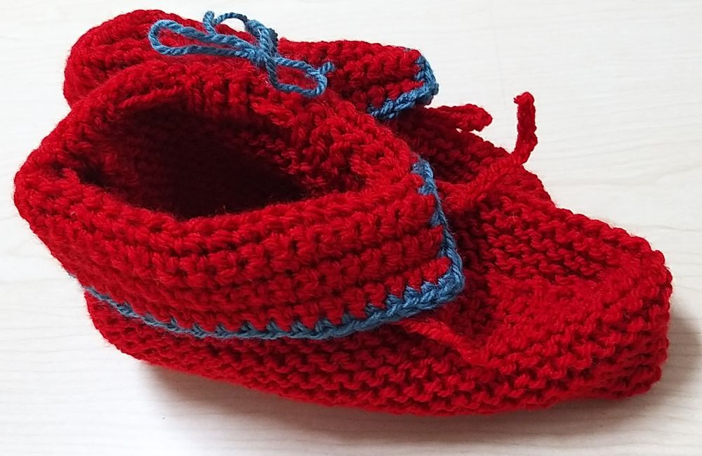 Botinhas em lã ao estilo das avós.