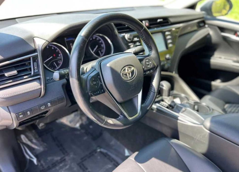 Toyota Camry 2019 року