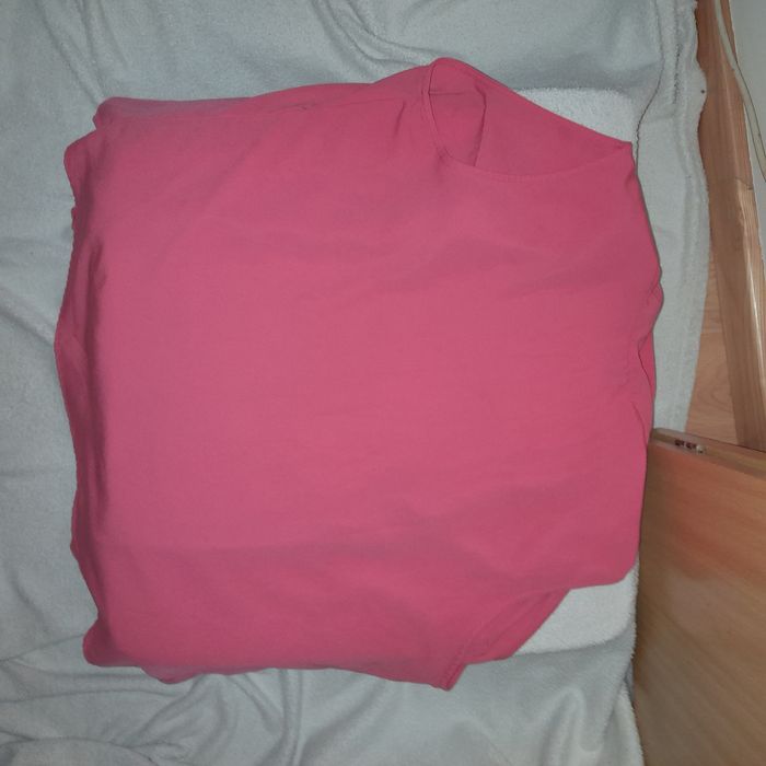 Camiseiro cor-de-rosa