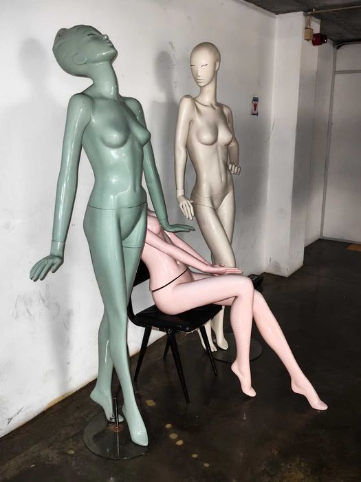 Manequim feminino corpo inteiro + base