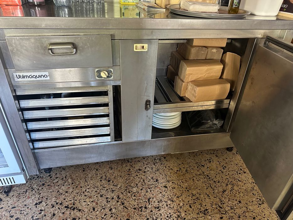 Bancada com frigorífico em Inox