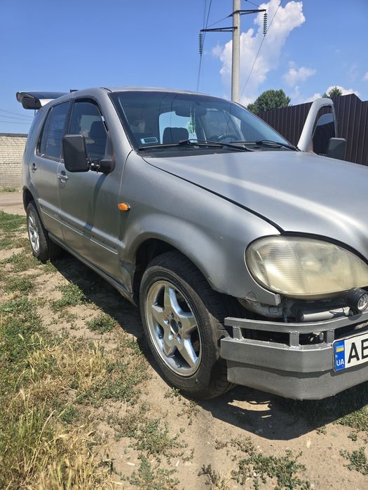 Mercedes-Benz ML320 1999 року, 3.2 літровий  V6, газ-бензин