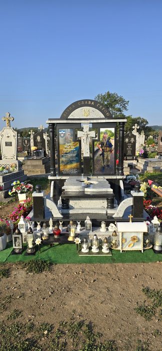 "Пам'ятники для вшанування героїв: індивідуальні рішення для військови