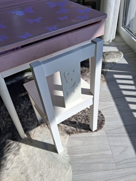 Mesa para criança com abertura