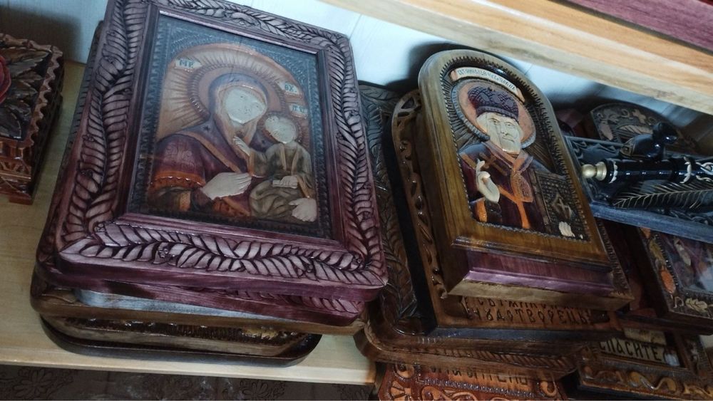 Герб ікона нарди шахмати шашки булава молитвиник