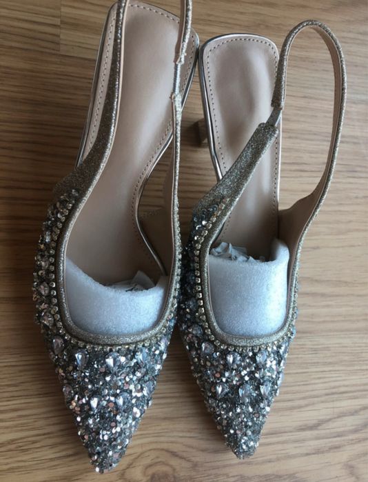 Sapatos com brilhantes