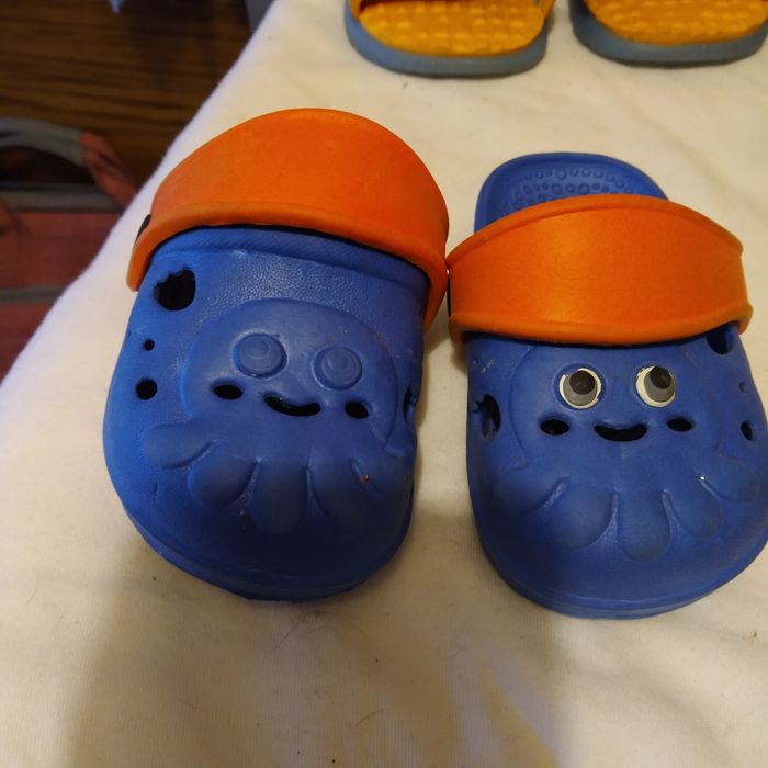 Sapatilhas e sandálias - tamanho 18 a 21