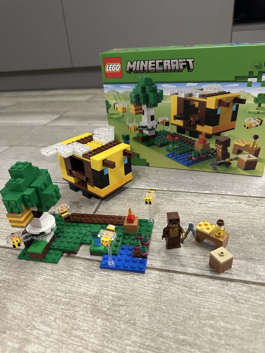 Конструктор LEGO® Minecraft Бджолиний будиночок 254 деталей (21241)
