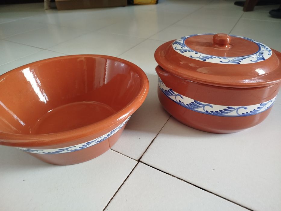 Serviço / Lote de Louça Regional de Barro Vidrado Pintado à Mão - Estilo Alentejano / Nisa