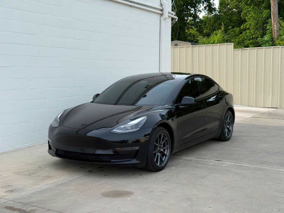Tesla Model 3 Long Range      2022