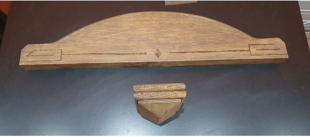 Stary zegar wiszacy korona