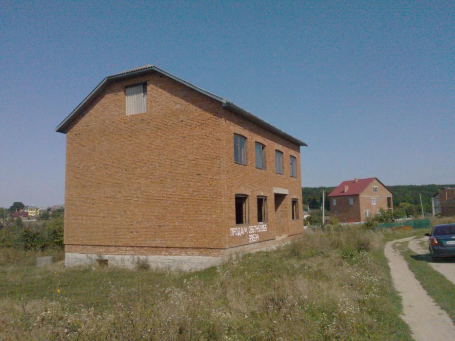 Земельна ділянка з Будинком