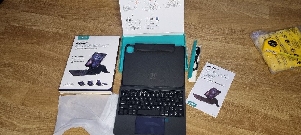 iPad Air 5/4 Pro 11 klawiatura+ Etui ESR