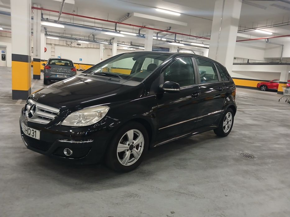 Mercedes-Benz B 180
