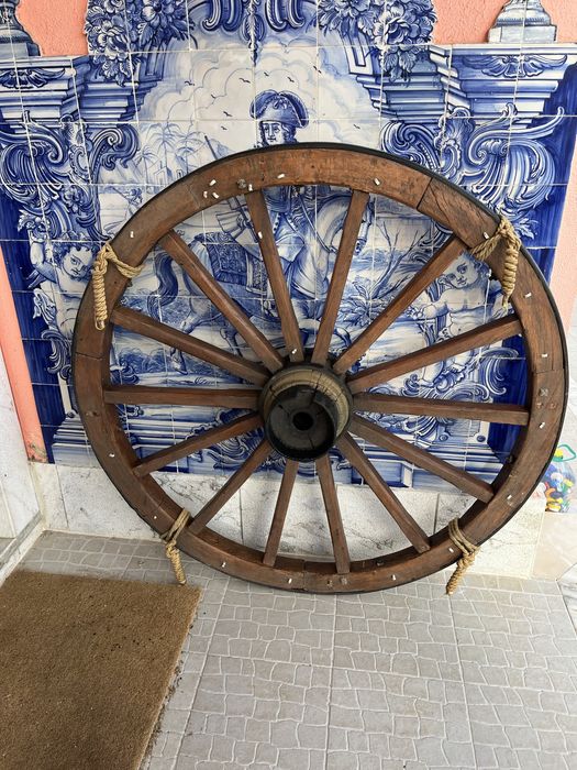 Roda de carroça decorativa,