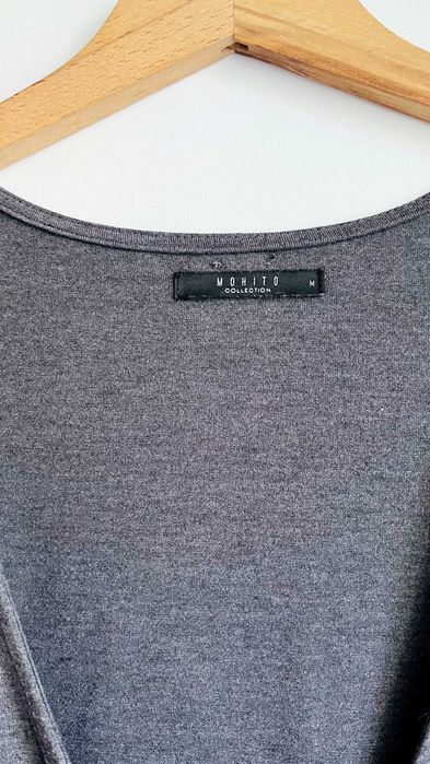 Sukienka asymetryczna midi kopertowa dzianina Mohito grafitowa