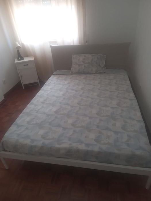 Quarto mobiliado para arrendamentos