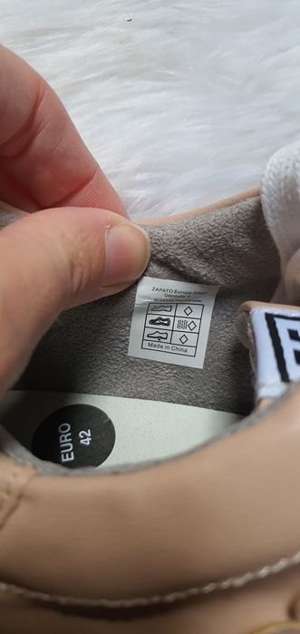 Buty Jette nowe oryginalne Rozmiar 42 beżowe snakersy