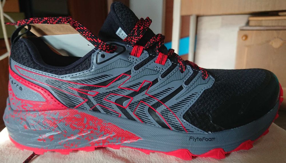 НОВІ Кросівки Asics GEL-Trabuco Terra ОРИГІНАЛ US9 (42.5 EUR / 27 СМ)