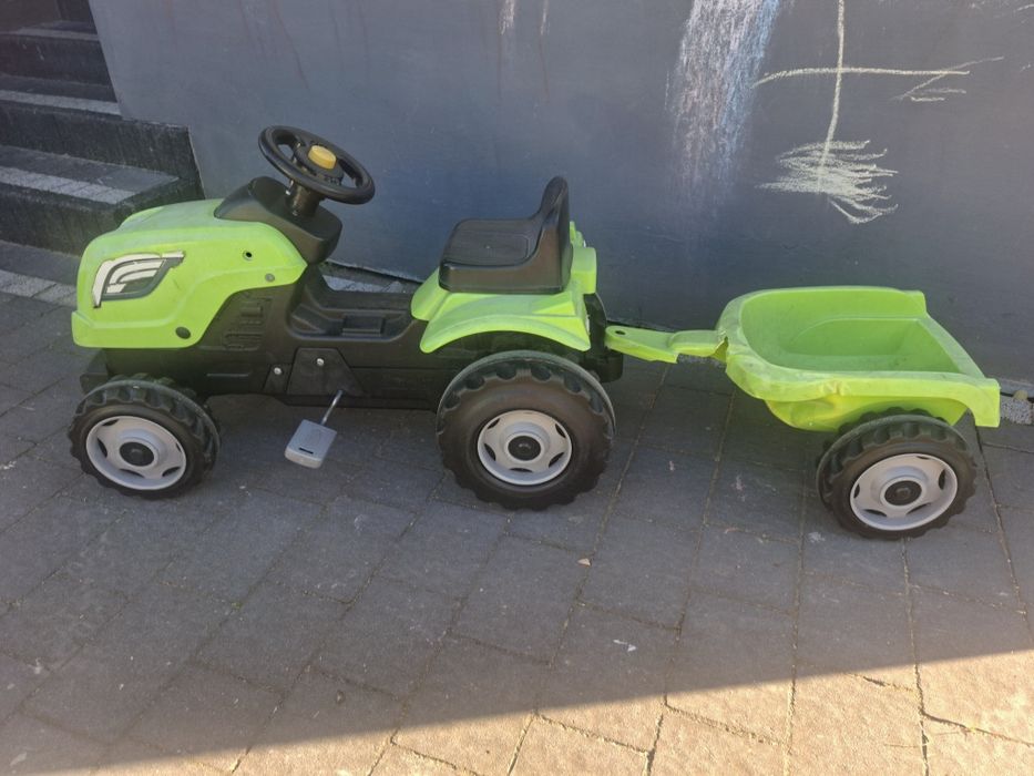 Traktor dziecięcy na pedały