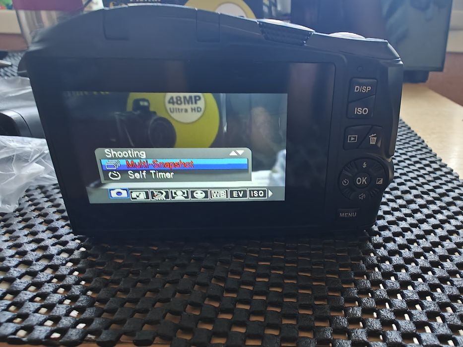 Цифрова камера, фотоапарат, новий