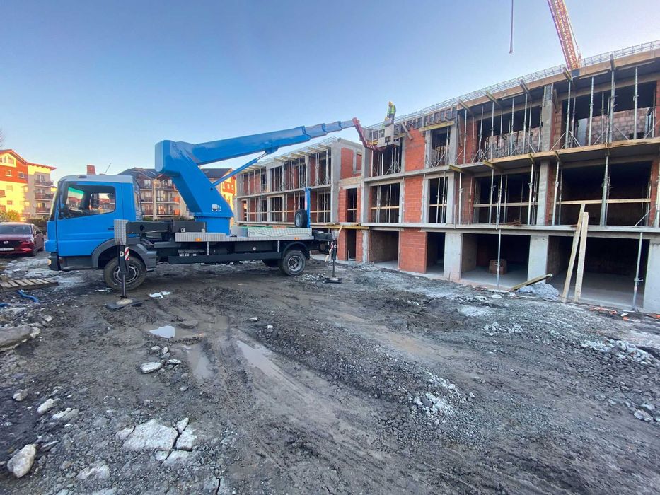 Usługi podnośnikiem koszowym z obsługą operatora, wys. robocza 27m.