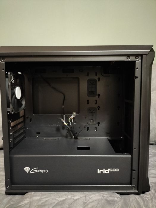 Obudowa Genesis jak nowa, mesh front i okienko, czysta i ładna