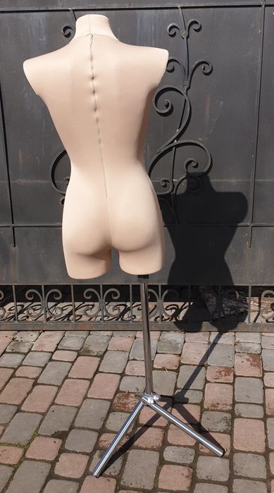 Красивая статуя дом,дача,коридор,офис,ман,пап,стул,маш