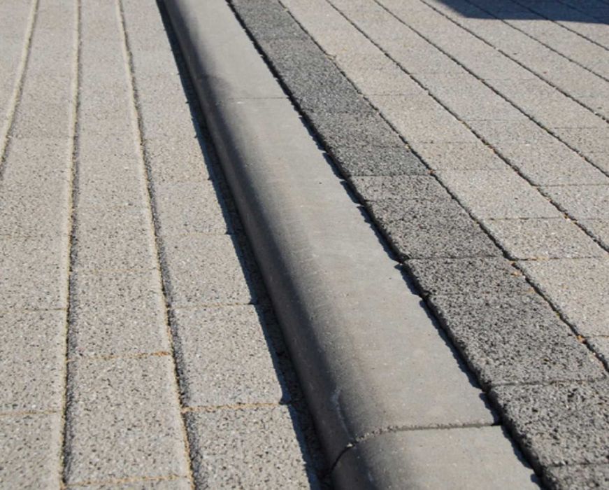 Krawężnik najazdowy drogowy / opornik drogowy / prosty