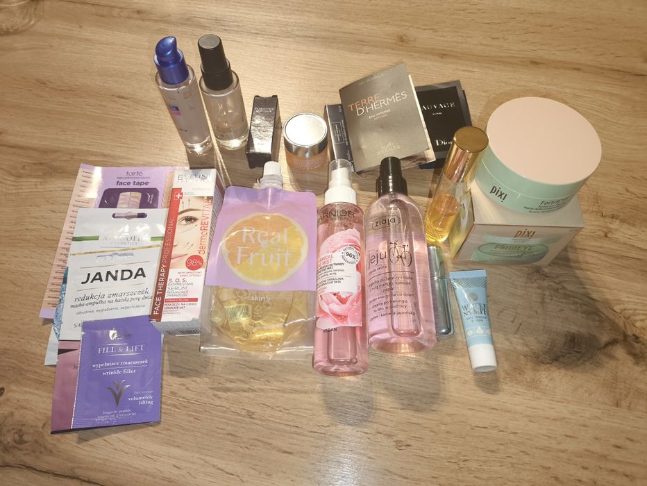Kosmetyki Pixi płatki pod oczy perfumy clinique tarte Bell eveline