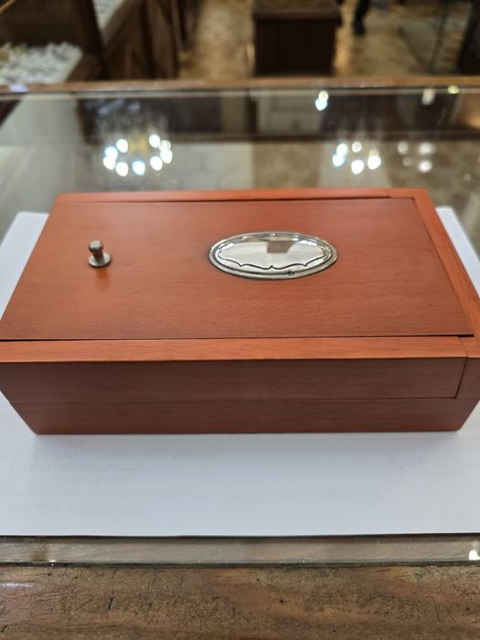 Caixa de Jogo com pormenor em Prata