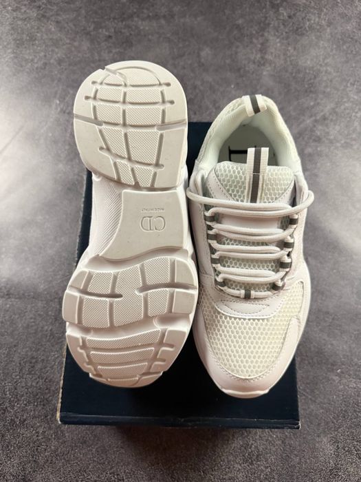 Dior   B22 White
