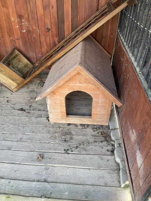 Kojec z zagrodą i dwiema budami!