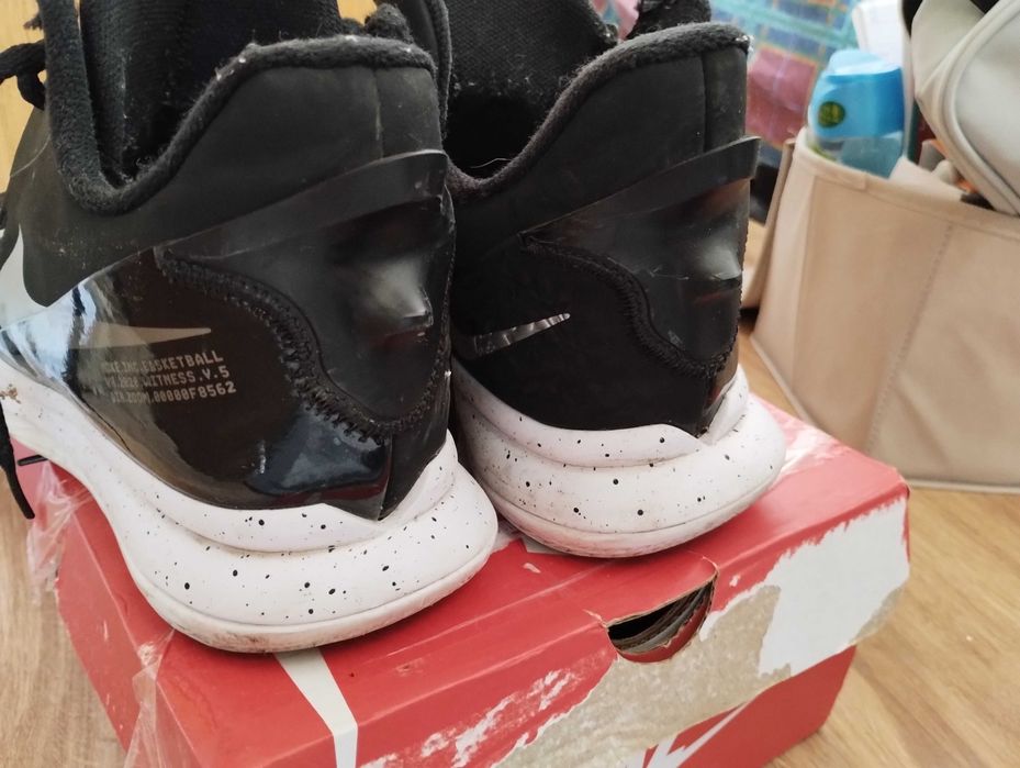 Nike LeBron Witness V