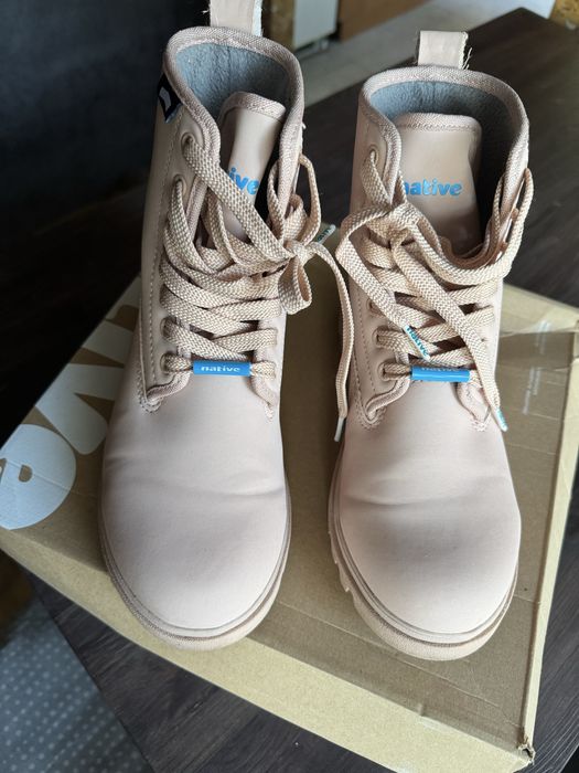 Чоботи Native.