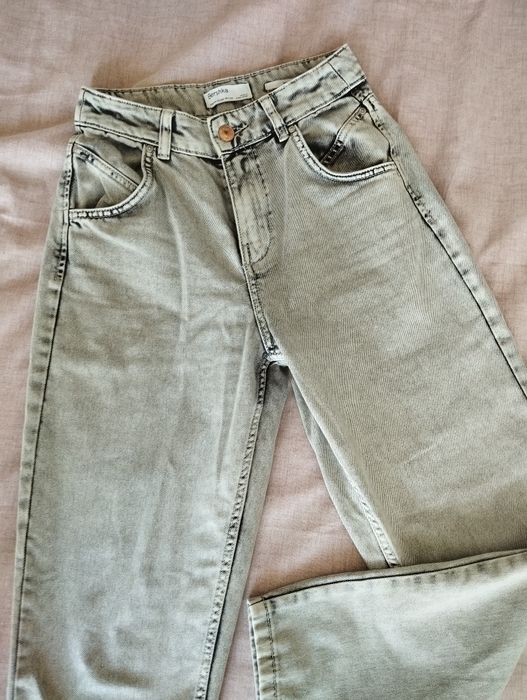 Джинси сірі mom bershka 34р