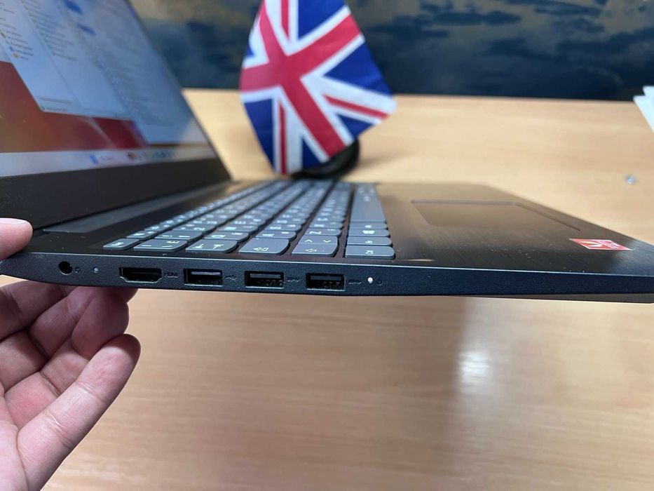 Lenovo V15-ADA 15.6" TN+film FHD Ryzen 3-3200U 12/256Gb