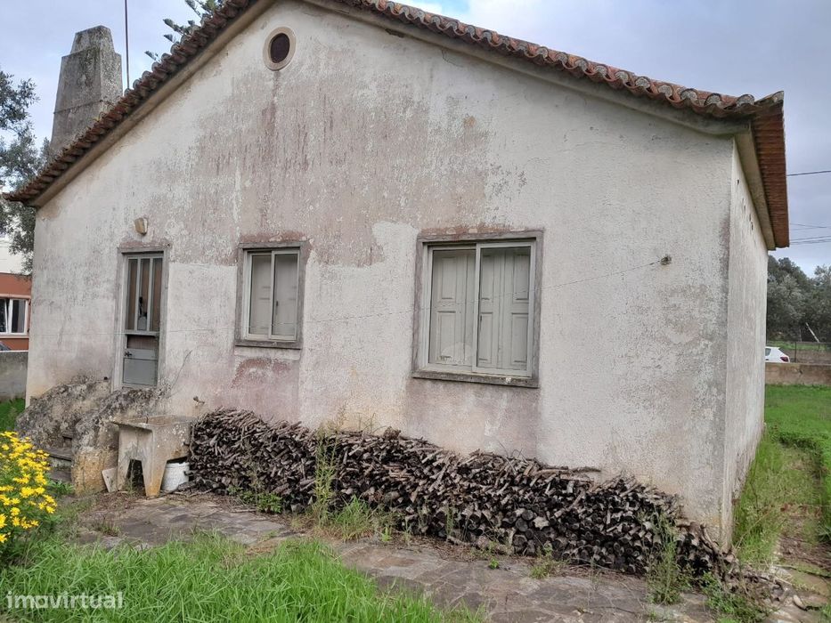 Moradia para reconstrução em Mem-Martins