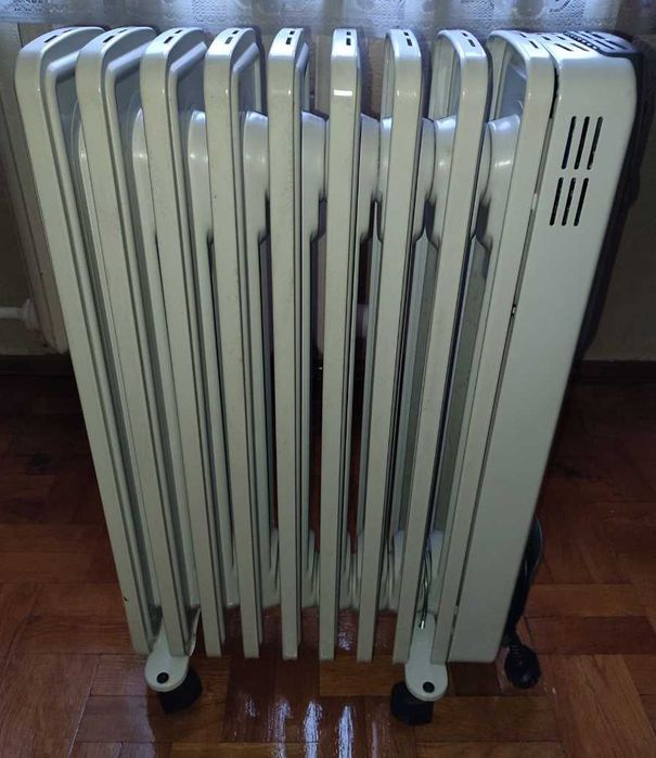 Масляний обігрівач DeLonghi SpA Treviso-Italia TYP: R030920 2000w