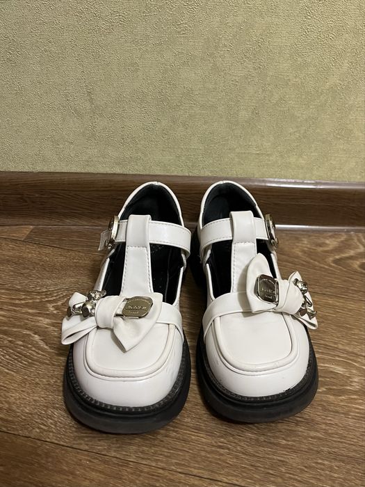 Туфлі для дівчинки білі 34 розмір