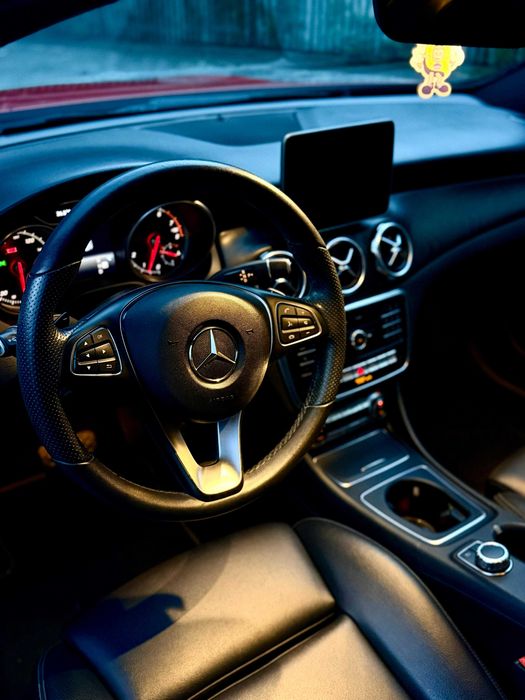 Mercedes Benz GLA250 AMG 2019