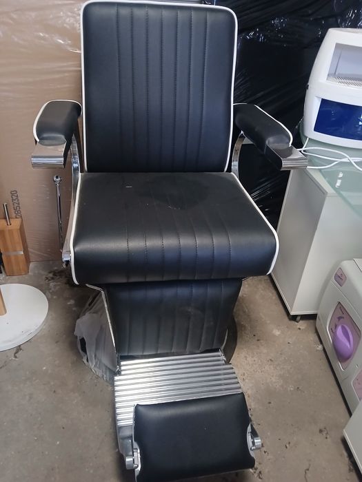 Fotel barberski nowy 2 szt