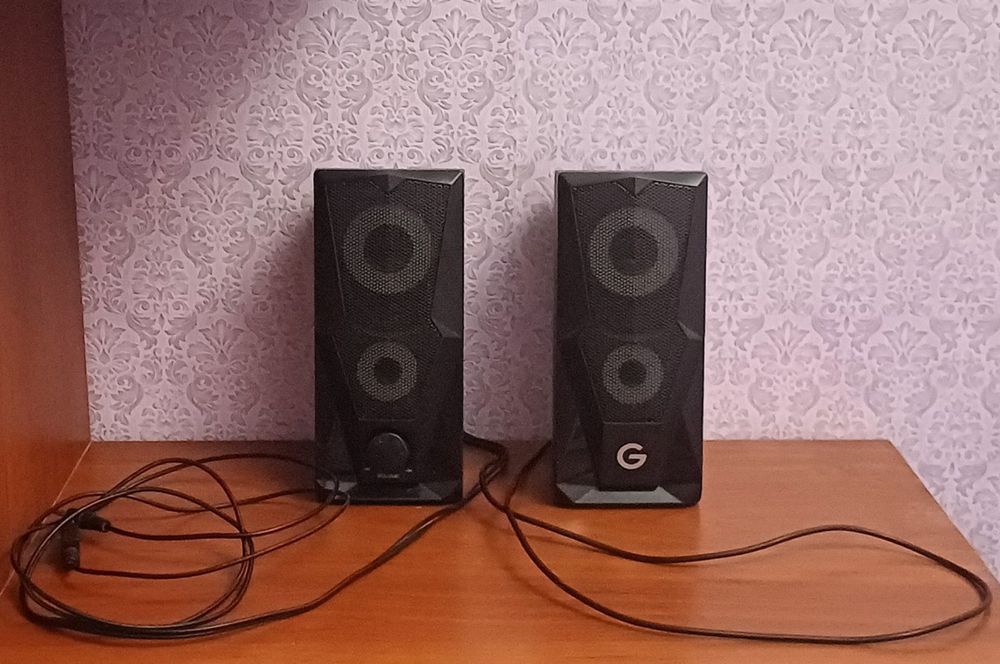 Акустичні колонки для комп'ютера з динамічним підсвічуванням GamePro