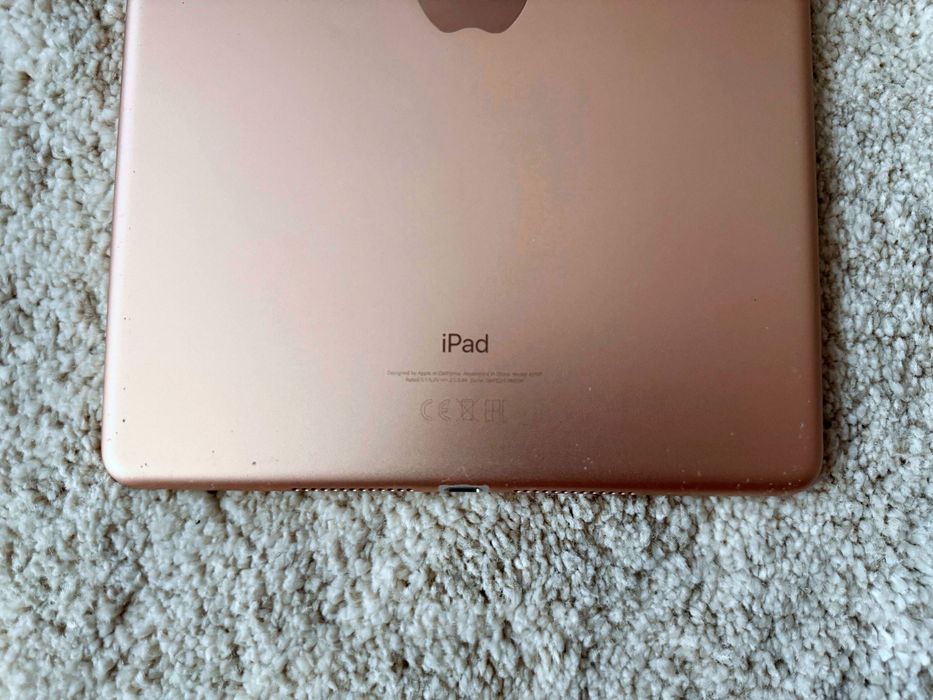 Tablet Apple iPad 7 generacji Gold 32 GB Wi-Fi A2197, sprawny, stan db
