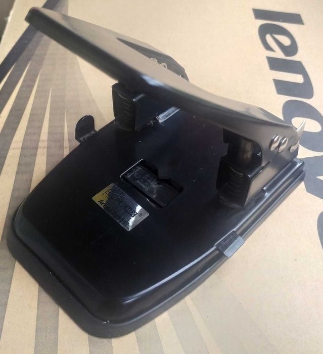 Дырокол Eagle 701