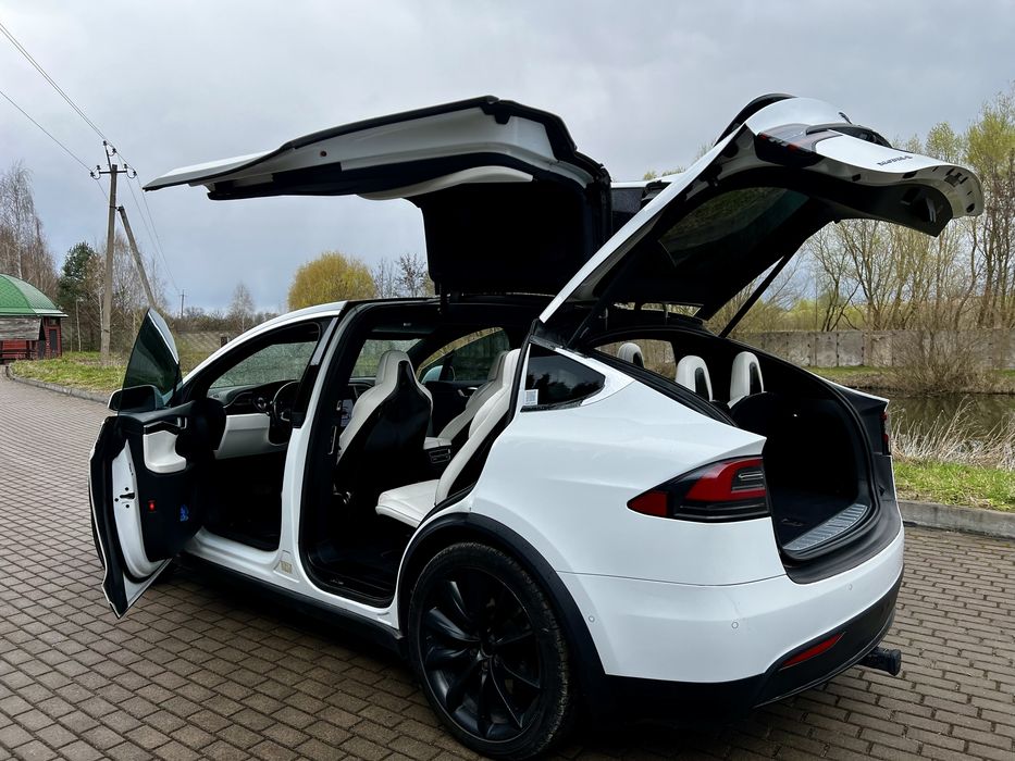 Tesla model X 90